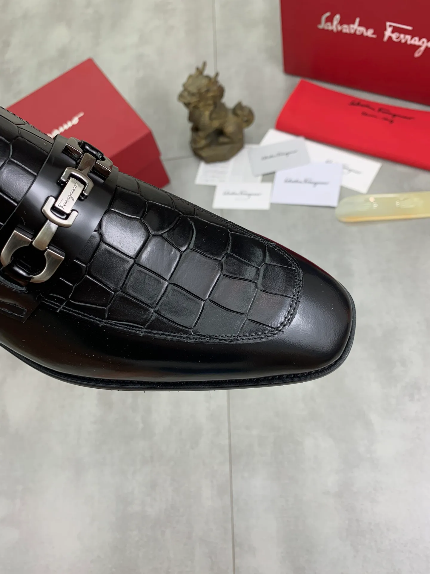 Men's Men's Shoes 💰P460💰[New Style] Water-dyed Niuli 🆘[Salvatore Ferragamo] Ferragamo's latest casual business leather shoes for men! Available at counters simultaneously! The fabric is made of specially imported original pebbled calfskin, and the lining is made of imported water-dyed cowhide. It is absolutely luxurious and leads the fashion trend. Matching code: 38-45 (46 can be customized) multiple colors available